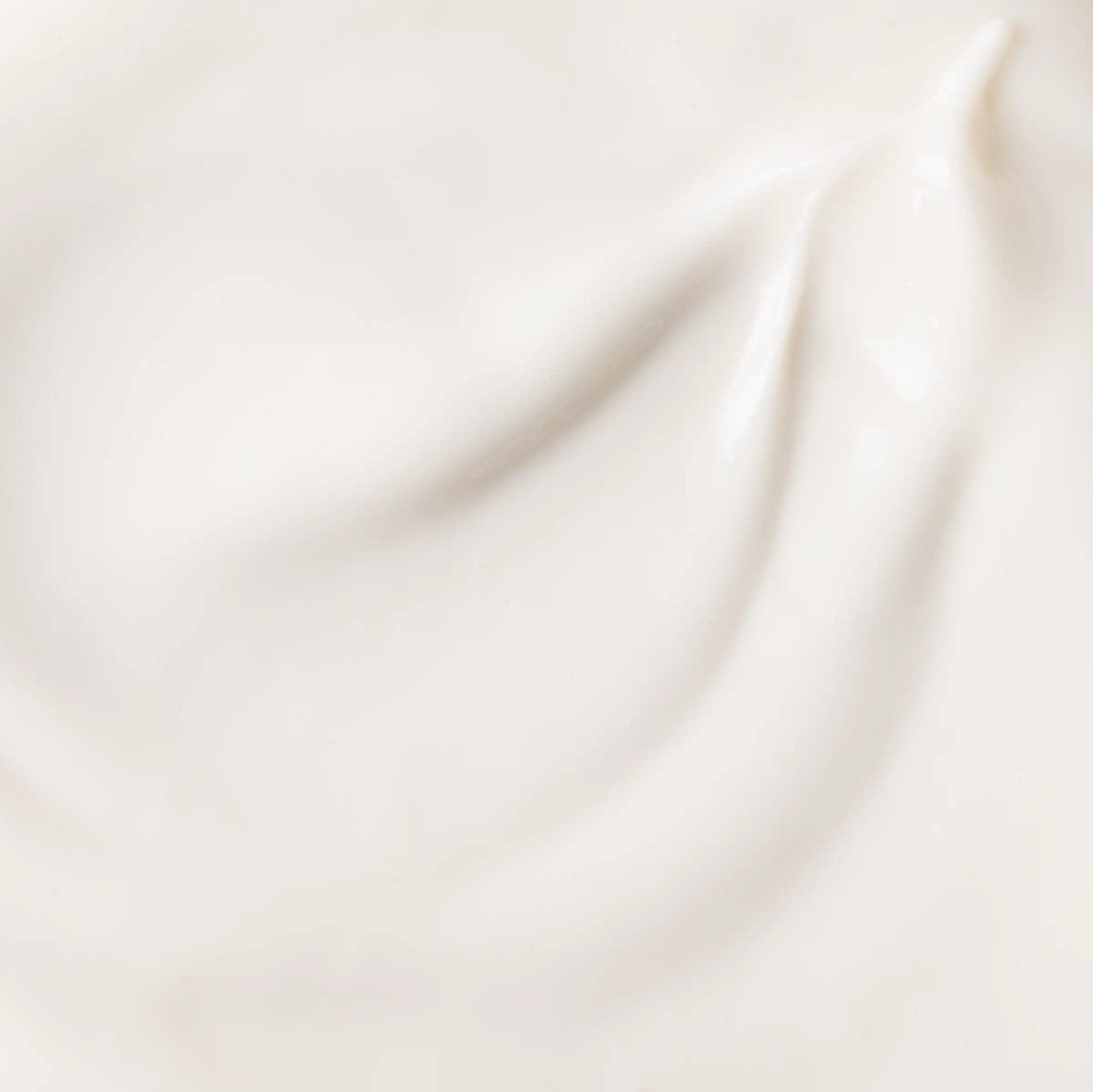 Colostro: cos'è, a cosa serve e sue proprietà in cosmetica