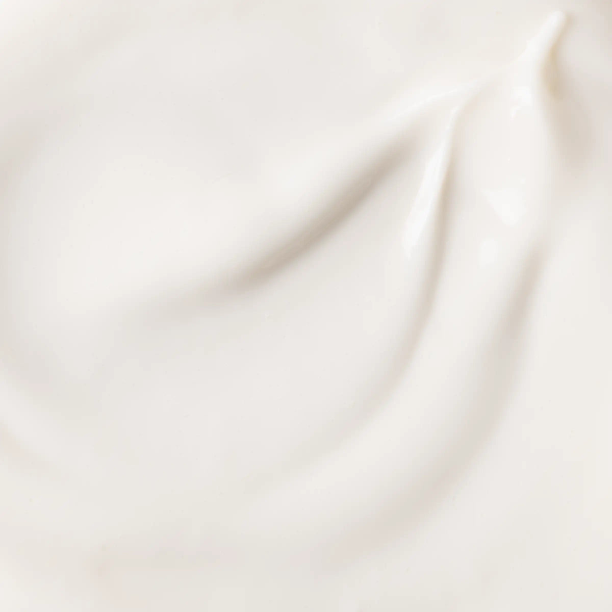Colostro: cos'è, a cosa serve e sue proprietà in cosmetica